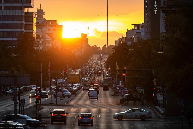 Zumindest optisch harmonieren Diesel u...nd im Hintergrund die Sonne untergeht.  | Foto: dpa