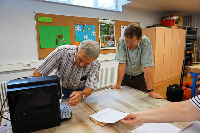 Vor der Diagnos muss im &#8222;Repairc...ets ein  Laufzettel ausgefllt werden.  | Foto: Julius Wilhelm Steckmeister