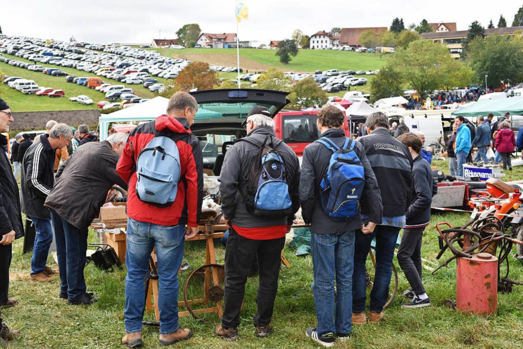 Oldtimer-Teilemarkt in Freiamt lockt tausende Besucher an - Freiamt