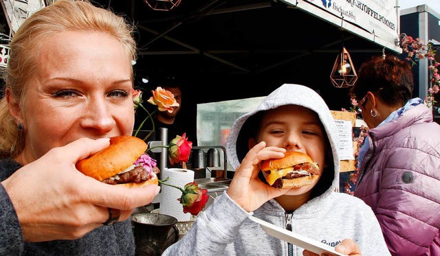 Burger gehen immer beim Barstreetfestival.  | Foto: Heidi Foessel