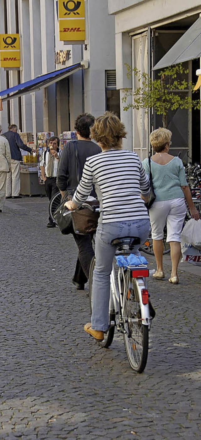 Nicht immer konfliktfrei: Das Nebenein...gngern in der Theodor-Ludwig-Strae.   | Foto: Gerhard Walser