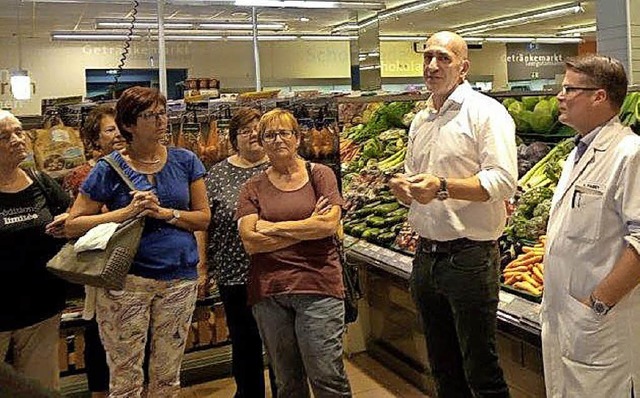 Dieter Hieber (Zweiter von rechts) mit...der Besichtigung des Ldele in Fahrnau  | Foto: SPD Haagen