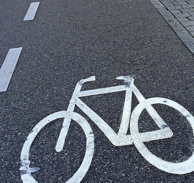 Viele Radfahrer in der Gemeinde Binzen...or allem auf der Hauptstrae wnschen.  | Foto: Jutta Schtz