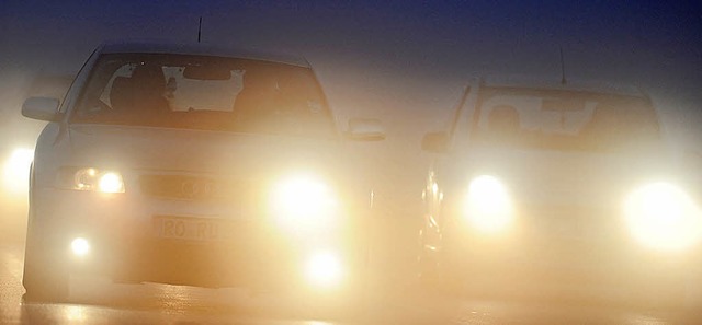 Autolicht ist ein wichtiges Sicherheitsmerkmal.   | Foto: dpa