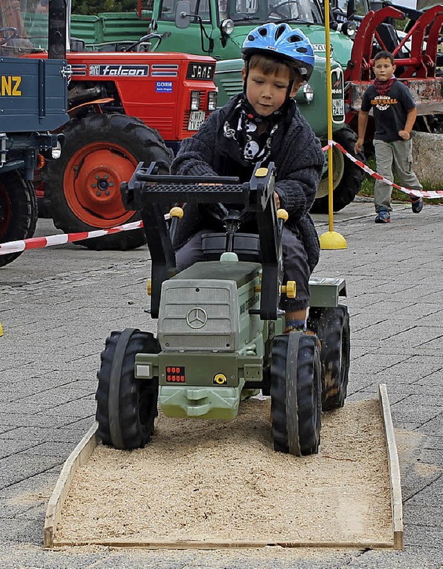 Viel Spa machte den Kleinen das Kindertraktorenrennen.  | Foto: Cornelia Liebwein