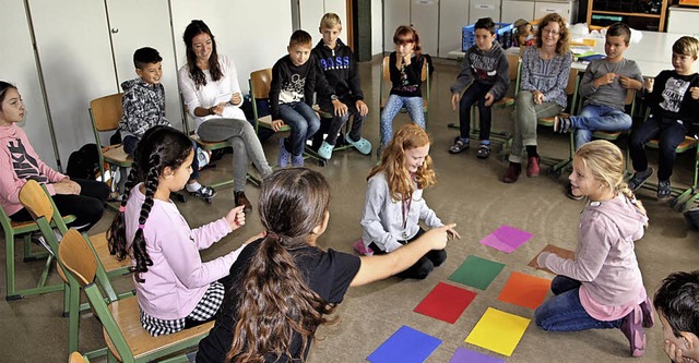 Franzsisch-Unterricht einmal anders: ...s) machte in der Grundschule Station.   | Foto: Schnabl