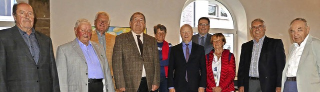 Die Lffinger FDP kann ihr 40-jhriges...ster Tobias Link (siebter von links).   | Foto: Martin Wunderle