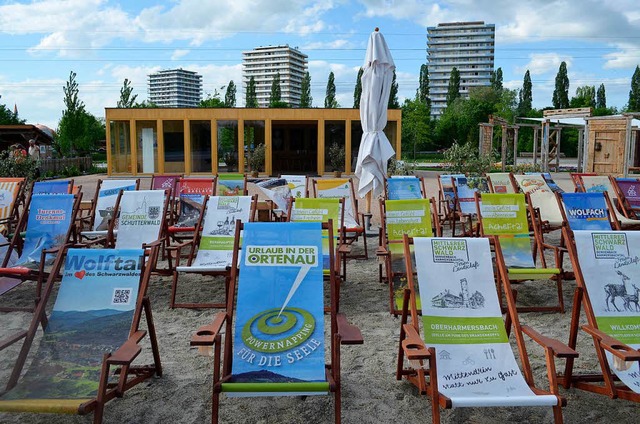 Zahlreiche Liegesthle werden an diesem Samstag versteigert.  | Foto: hr