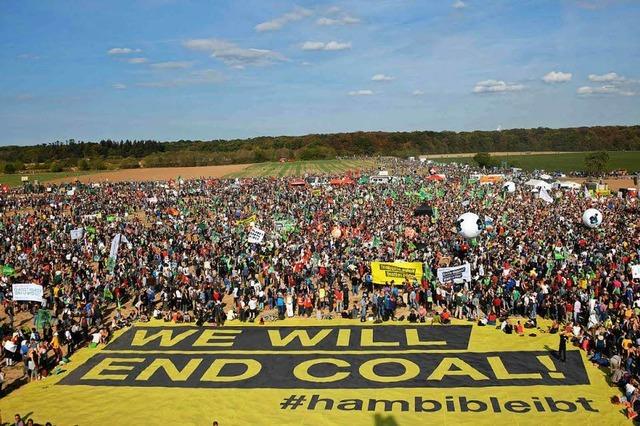 Tausende feiern am Hambacher Forst und fordern Kohleausstieg