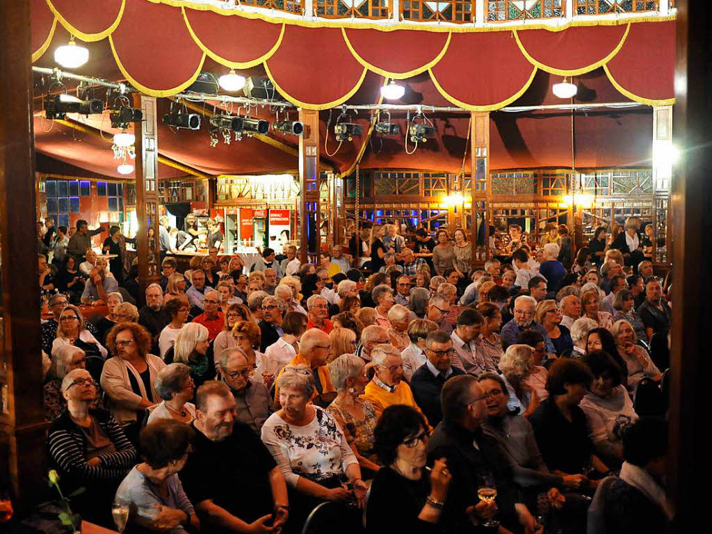 Das Spiegelzelt bei der Kulturwoche in Staufen war vollbesetzt, der Applaus enorm. Die 