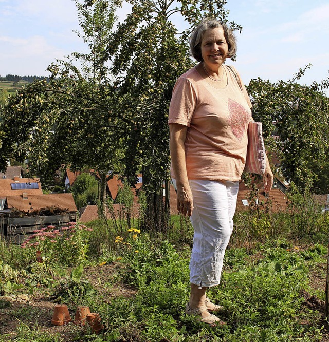 Ulrike Bank-Kramer in ihrem Krutergar... sich als Pchterin um die Pflanzen.    | Foto: Simon