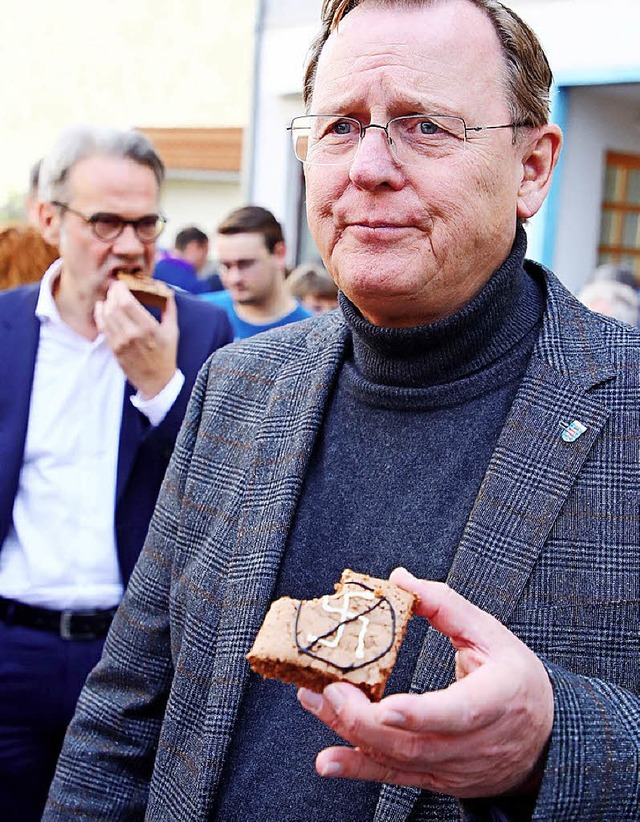 Ministerprsident Bodo Ramelow (Linke)...en&#8220; bei der Gegendemo in Apolda   | Foto: dpa