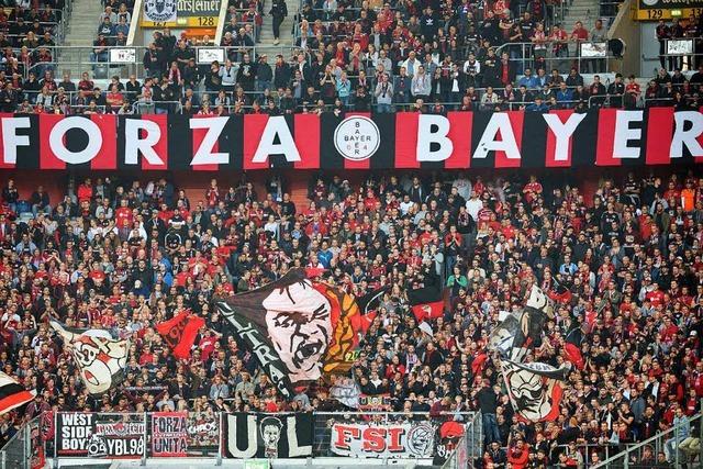 Leverkusen-Fan soll den Hitlergruß gezeigt haben und erhält Stadionverbot