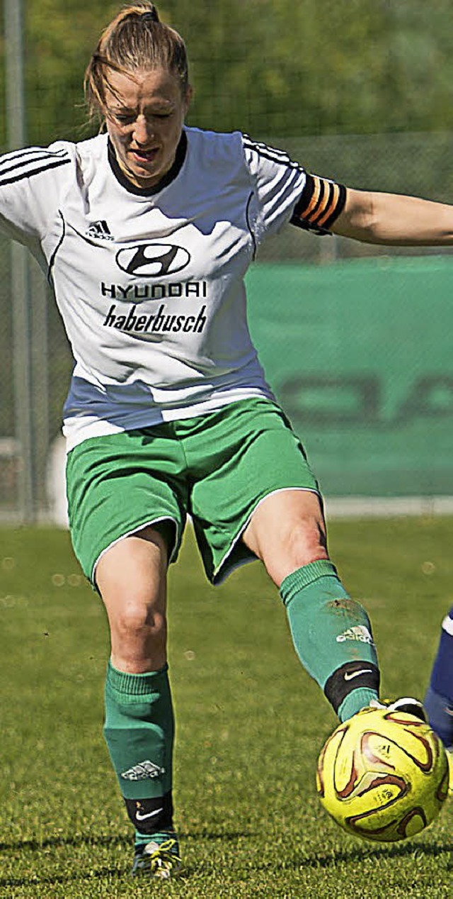 <BZ-FotoAnlauf>Frauenfussball:</BZ-Fot...igist  Hausen, der weiter sieglos ist.  | Foto: vfma