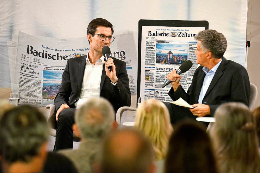 Am Montagabend stellte er sich bei BZ-...h, Leiter der Stadtredaktion Freiburg.  | Foto: Ingo Schneider