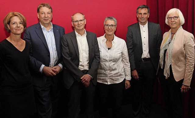Die Podiumsmitglieder und Diskutierend...ker und Gudrun Heute-Bluhm (von links)  | Foto: Aaron Hohenfeld