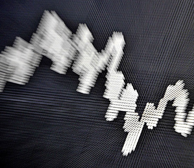 Die Sparkasse bringt Schlern die Aktienkurse nah.   | Foto: DPA