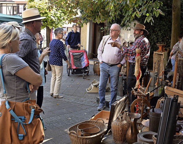 Auch Duplikate aus dem Fundus des Ihri...useumsflohmarkt in Ihringen angeboten.  | Foto: Kai Kricheldorff