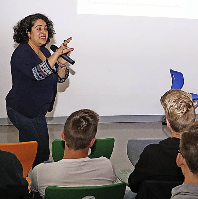 Mit den Neuntklsslern der Realschule ...igenen Geschichte ber Demokratie aus.  | Foto: Martha Weishaar