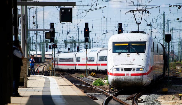 Die Bahn will durch die Reform auch die Umsteigezeiten verkrzen.  | Foto: dpa