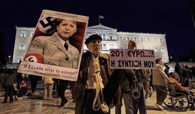 Kanzlerin Angela Merkel sah man in der... zeigt Proteste in Athen im Jahr 2012   | Foto: dpa