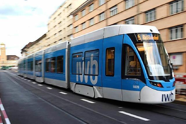 92-Jhriger fhrt mit dem Fahrrad vor eine Tram und stirbt