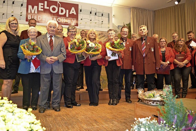 Vorsitzender Robert Klausmann (5. von ...horleiter Bernd Zickgraf (von links).   | Foto: Nikolaus Bayer