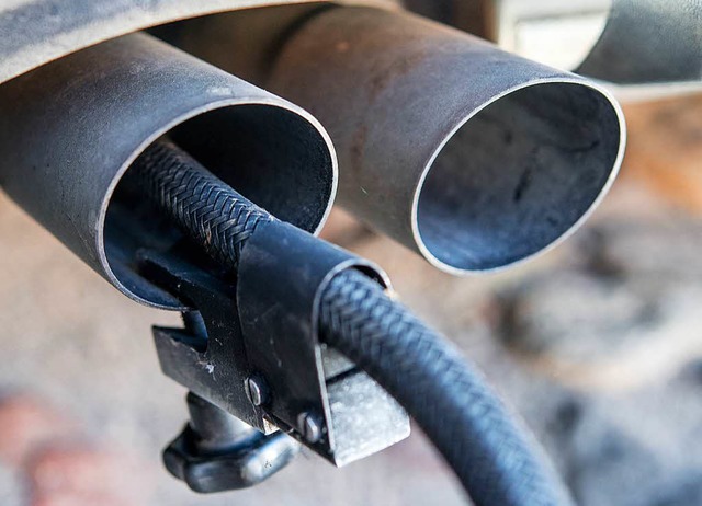 In den Autoabgasen darf sich in Zukunft weniger Kohlendioxid finden.  | Foto: dpa