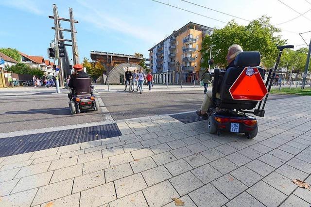Am Betzenhauser Torplatz müssen Rollstuhlfahrer Zickzackkurs fahren