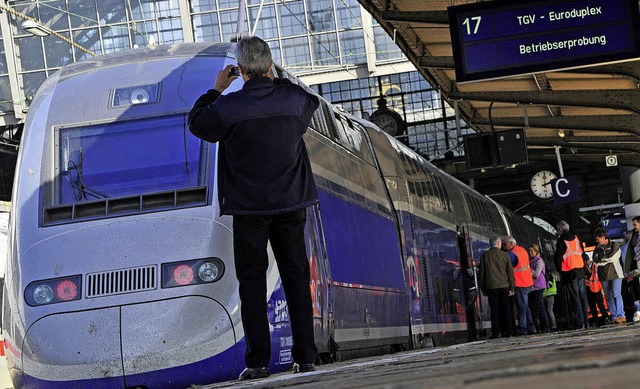 Zweistckig nach Frankreich: Hochgeschwindigkeitszug TGV am Frankfurter Bahnhof   | Foto: Archivfoto: dpa