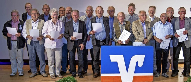 Die  Jubilare unter den Mitgliedern der Volksbank, Geschftsbereich Ettenheim  | Foto: Volksbank/Ch. Breithaupt