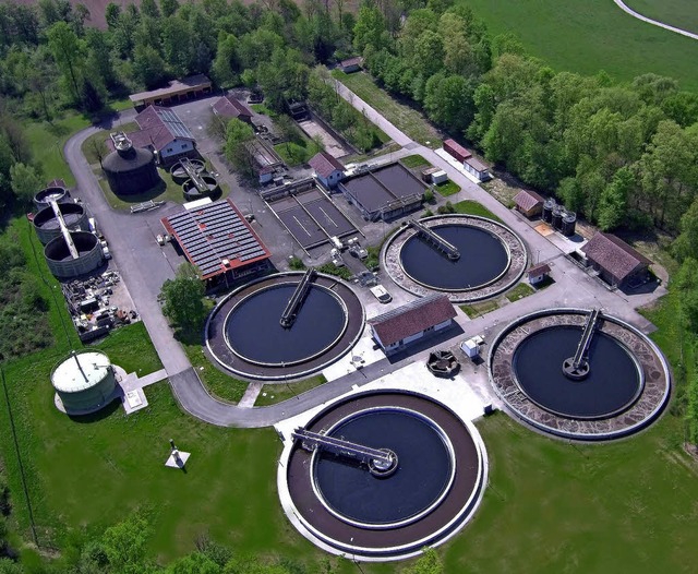 Im Klrwerk Kappel (Foto) kommt zu vie... Regenberlaufbecken investieren muss.  | Foto: AZV