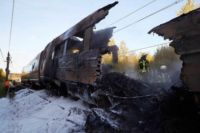 Wagen eines ICE in Brand geraten - 500 Fahrgäste in Sicherheit