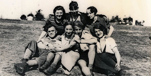 Ein Foto der Ausstellung: Eine Jugendgruppe der jdischen Gemeinde Offenburg   | Foto: Stadtarchiv Offenburg