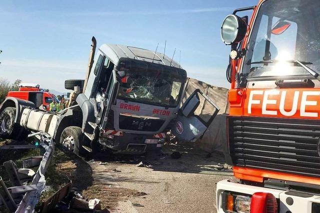 Lastwagenfahrer stirbt bei Unfall auf der A5 – lange Sperrung