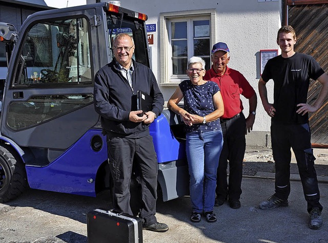 Die Waage ist fr drei Jahre geeicht (...vice Georg Hauger und Wladislav Karl.   | Foto: Ortlieb