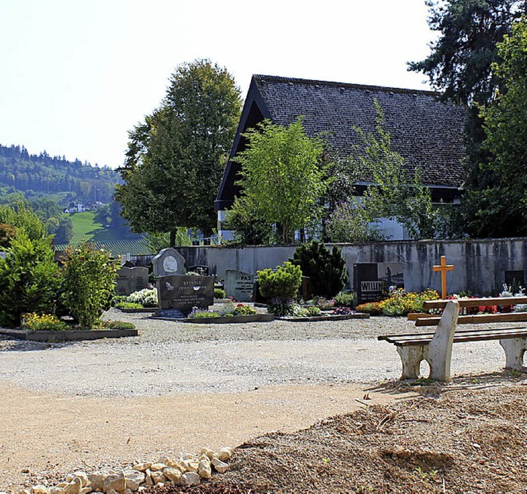 Auf dem Friedhof wird gepflastert.  | Foto: Jennifer Ruh