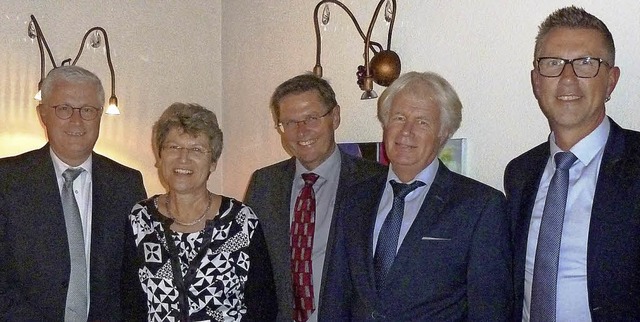 Gisela Krenzlin und Jrgen Schopferer ...hristoph Braun (von links)  entgegen.   | Foto: Stadtverwaltung