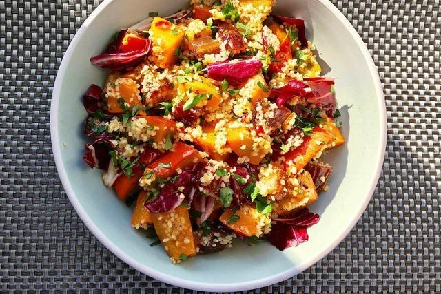 Der Herbst bittet zu Tisch – mit einem farbenfrohen Kürbissalat