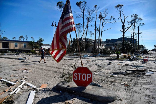 Der zu groen Teilen zerstrte Ort Mex...h im US-Bundesstaat Florida am Freitag  | Foto: AFP