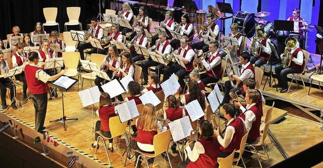 Premiere beim Herbstkonzert: die fusionierten Jugend- und Zglingskapellen    | Foto: Hansjrg Bader