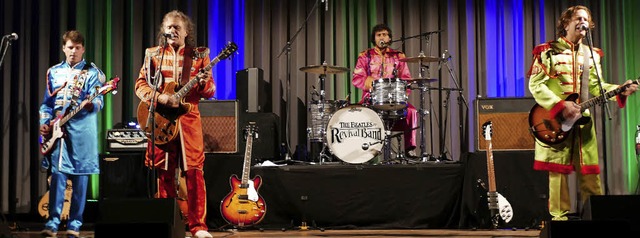 Die Beatles Revival Band rockte die Re...; mal in  Sergeant-Pepper-Uniformen...  | Foto: Silke Hartenstein