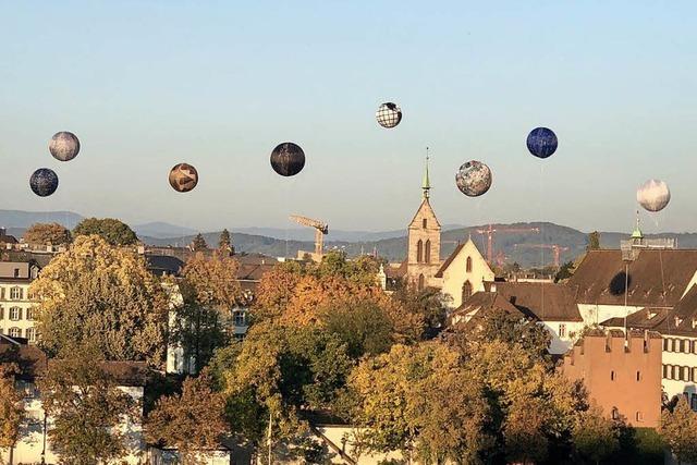 Warum derzeit künstlerische Riesenballons über Basel schweben