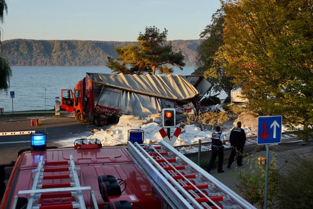 Beim Zusammenprall eines Interregio-Ex...wurden zwlf Menschen leicht verletzt.  | Foto: Kreisfeuerwehrverband Bodenseekreis e. V.