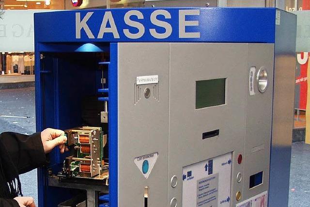Kassenautomaten in Lrracher Parkhaus geknackt