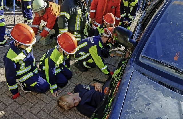 Die Lschzwerge der  Altdorfer  Feuerwehr zeigen, was sie schon knnen.   | Foto: Sandra Decoux-Kone