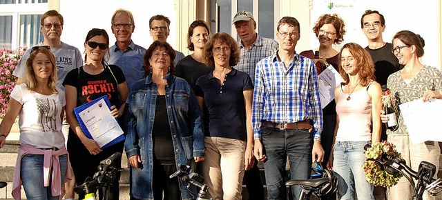 Teilnehmer der Aktion Stadtradeln mit ...rin Brbl Mielich (Fnfte von links).   | Foto: Gross