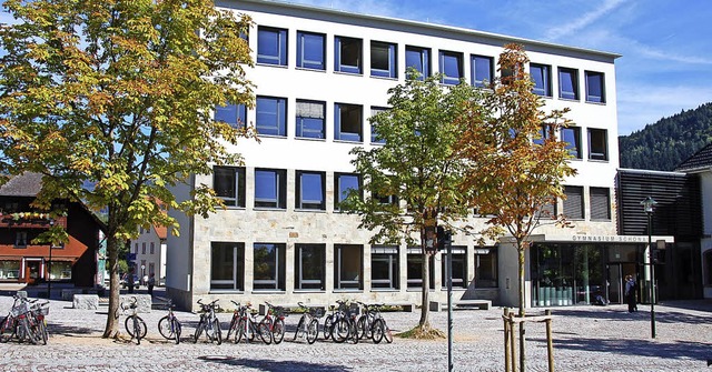 Eine Heizzentrale versorgt Gymnasium, ...andere Gebude heute schon mit Wrme.   | Foto: Hermann Jacob