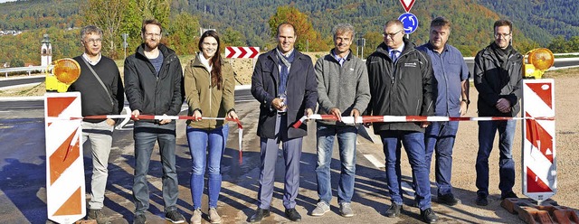 Banddurchschnitt am neuen Kreisverkehr... nahe der B294-Abfahrt Waldkirch-Ost.   | Foto: Mayer