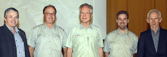 Oswald Trndle, links, bedankte sich b... Straub und Bernd Wippel (von links).   | Foto: Stefan Pichler, Ronald Wittek (dpa), Privat
